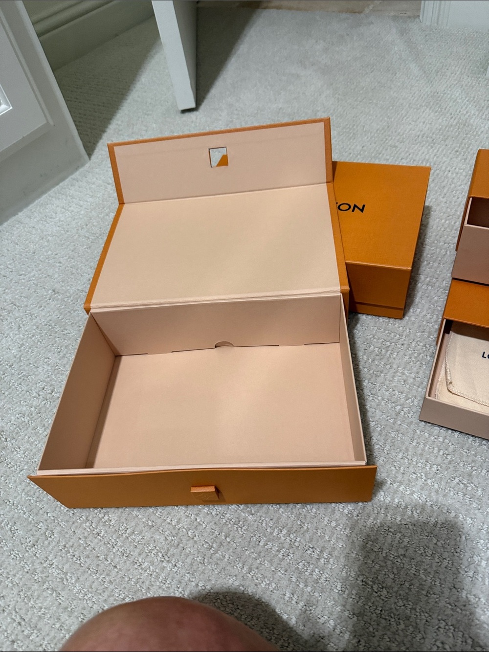 Louis Vuitton box, non smoking, non pet home. Set of 5. - Picture 6 of 8